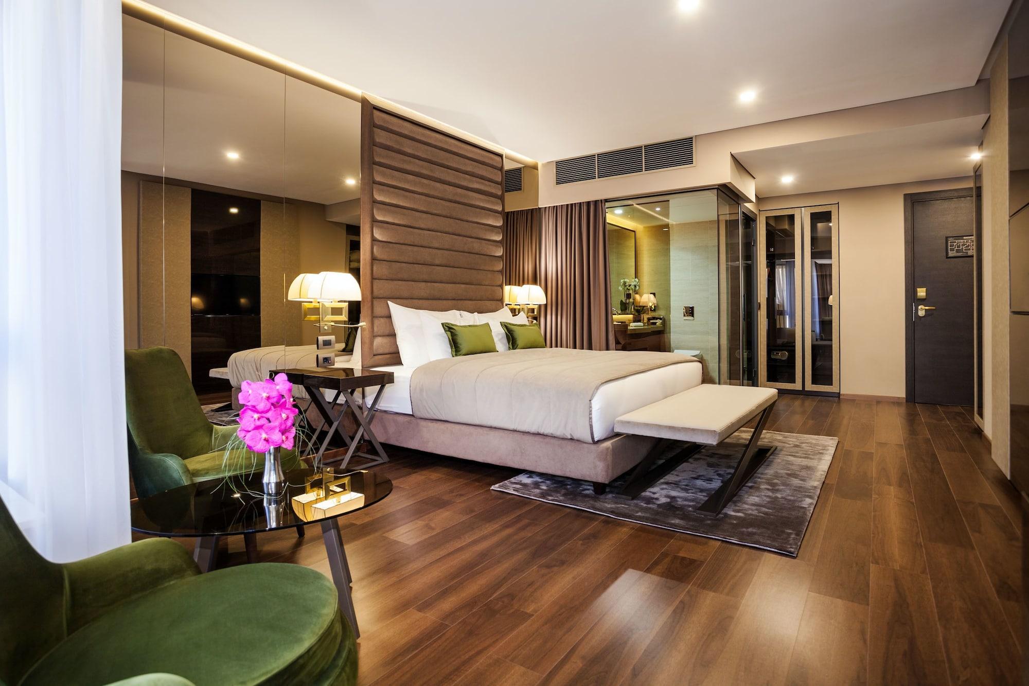 Saint Ten Boutique Hotel, Small Luxury Hotels 5*