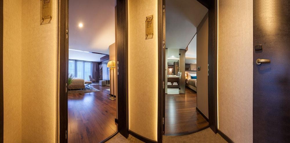 Saint Ten Boutique Hotel, Small Luxury Hotels 5*
