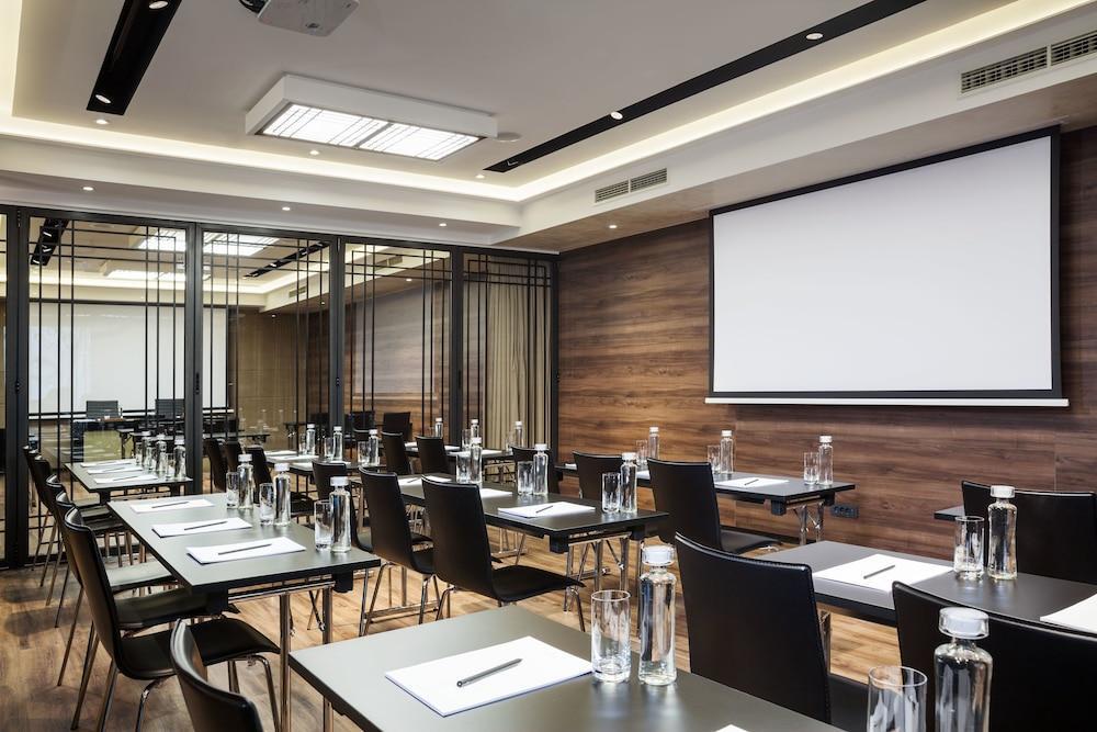 Hotel Saint Ten Boutique Hotel, Small Luxury Hotels Belgrade